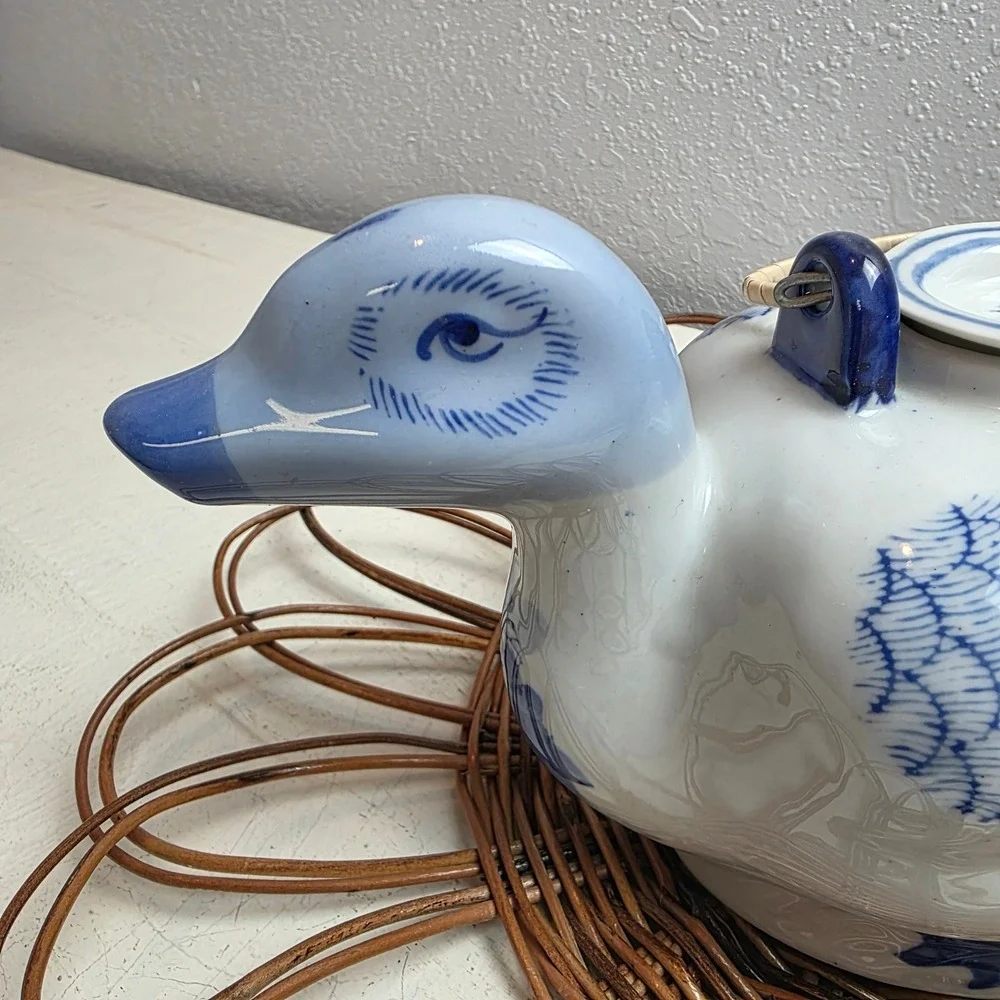 Vintage Blue White Ceramic Duck Teapot‎ Lid Handle Handpainted Made in China